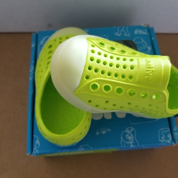 Native Shoes Jefferson Glow SlipOn Sneaker, Size 4 - Picture 4 of 8